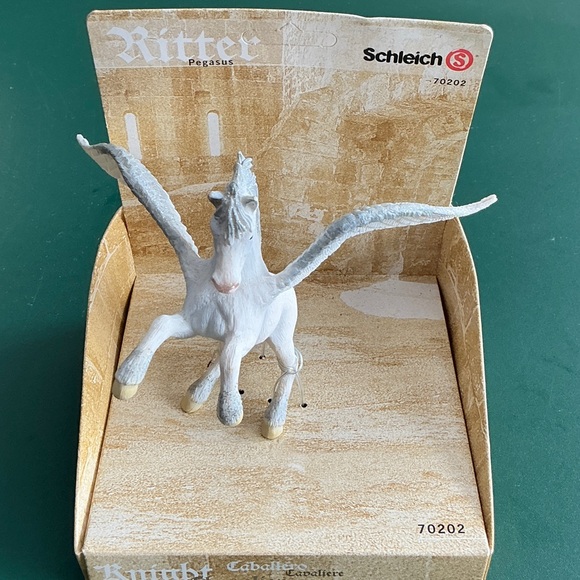 Schleich Ritter Knight Rearing Pegasus 70202 Glitter Wing Stallion - Picture 1 of 3